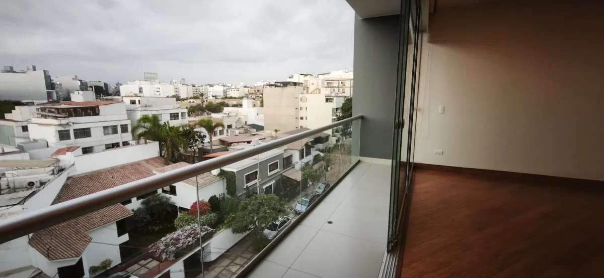 Exclusivo departamento de 160m² en alquiler con doble balcón, 03 dormitorios con baño propio; ubicación inmejorable - foto 3