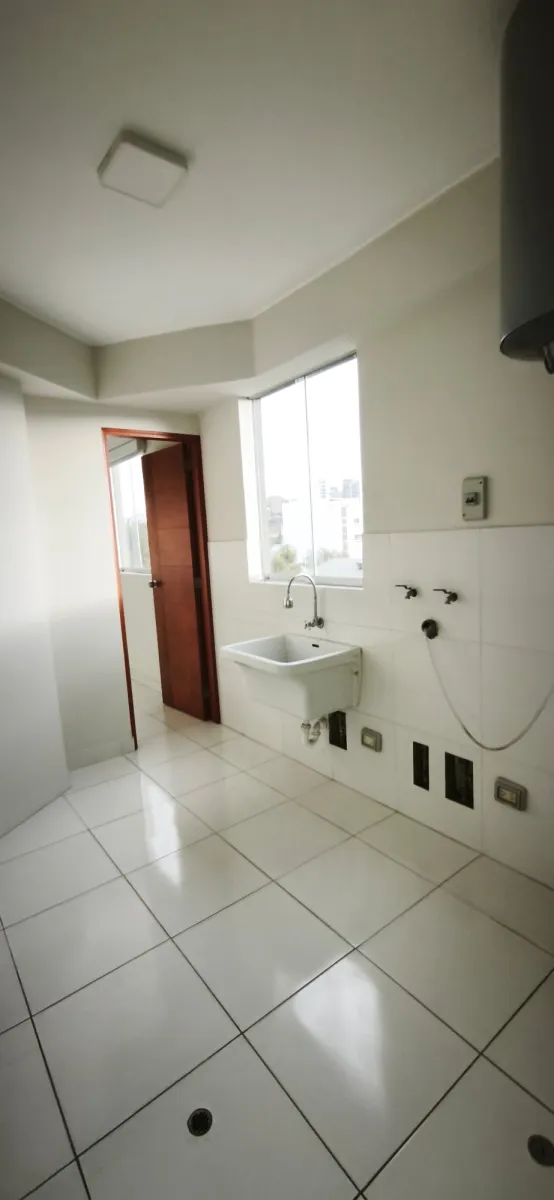 Exclusivo departamento de 160m² en alquiler con doble balcón, 03 dormitorios con baño propio; ubicación inmejorable - foto 7