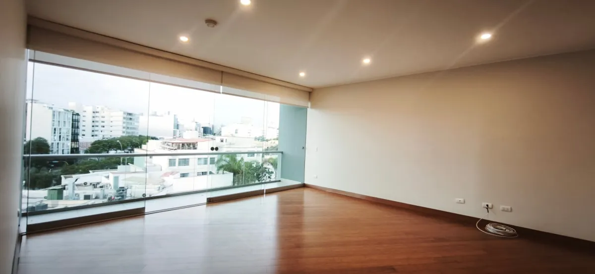 Exclusivo departamento de 160m² en alquiler con doble balcón, 03 dormitorios con baño propio; ubicación inmejorable - foto 2
