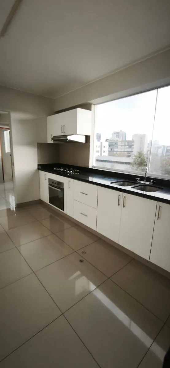 Exclusivo departamento de 160m² en alquiler con doble balcón, 03 dormitorios con baño propio; ubicación inmejorable - foto 6