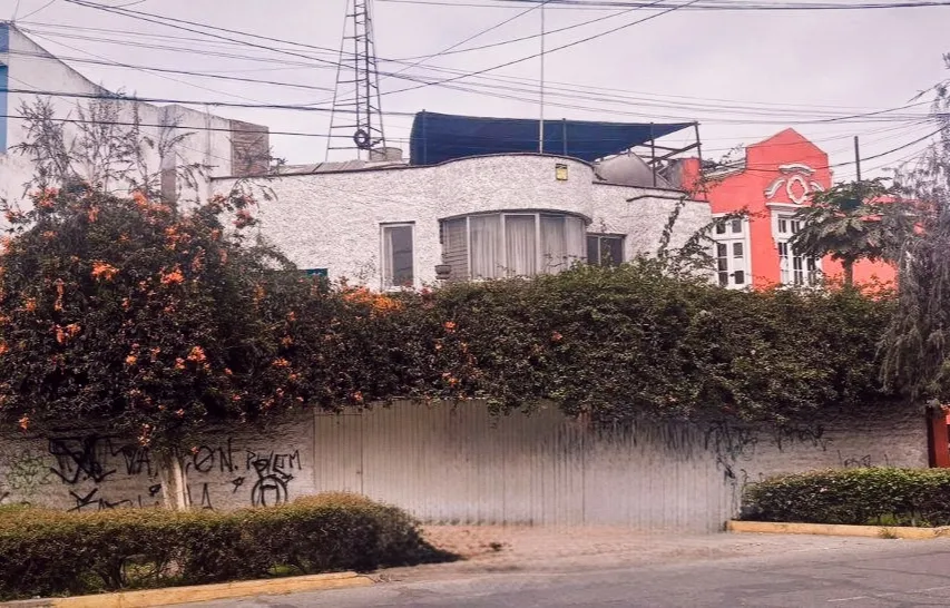 Casa en alquiler para uso comercial, consultorios, negocios, notarías, restaurantes y afines, excelente ubicación. - foto 1