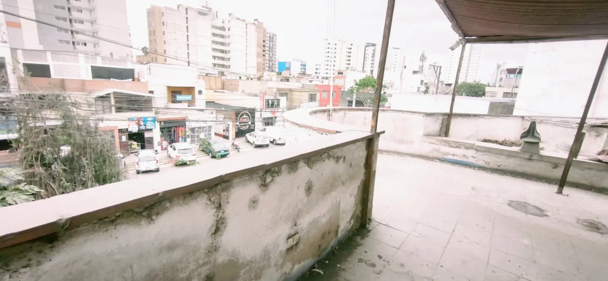 Casa en alquiler para uso comercial, consultorios, negocios, notarías, restaurantes y afines, excelente ubicación. - foto 15