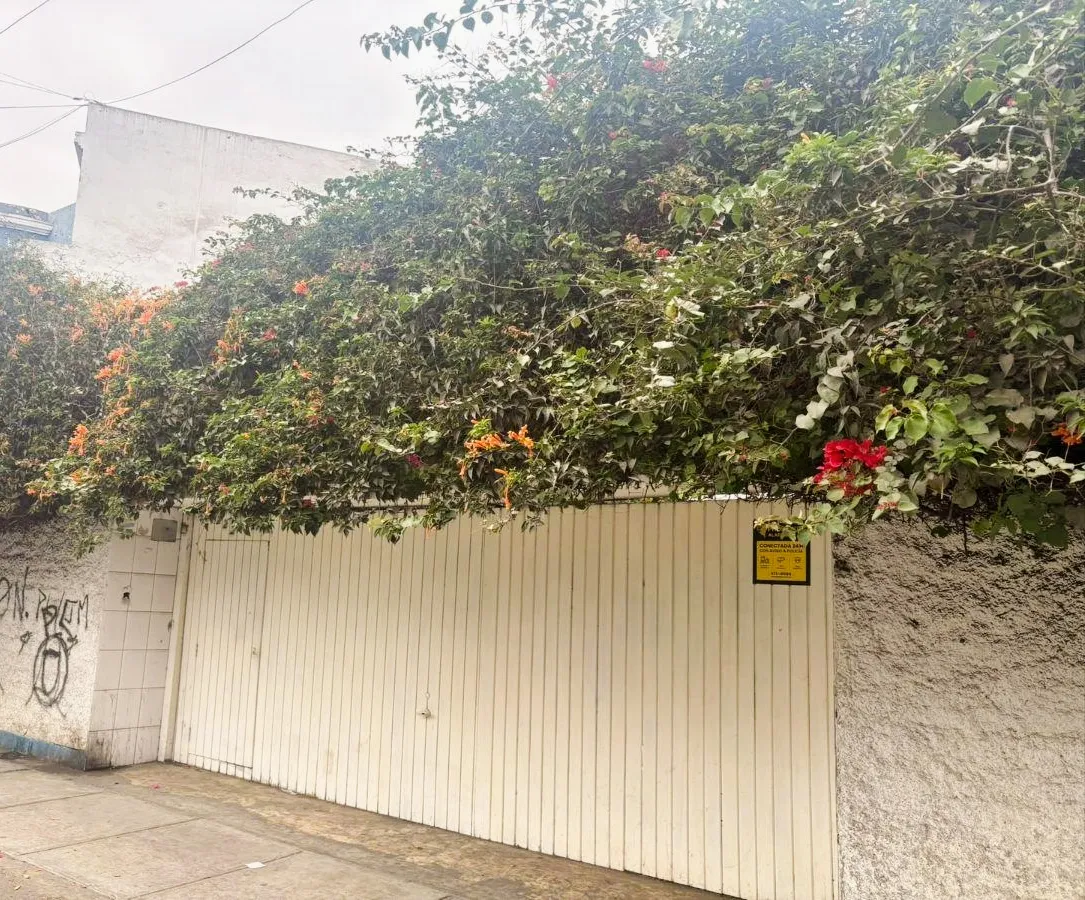Casa en alquiler para uso comercial, consultorios, negocios, notarías, restaurantes y afines, excelente ubicación. - foto 2